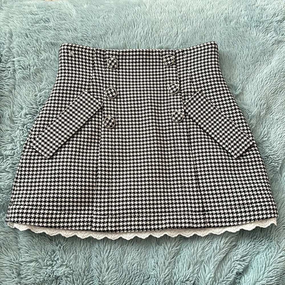 Cute Mini Skirt w/ Pockets & Built-in Shorts